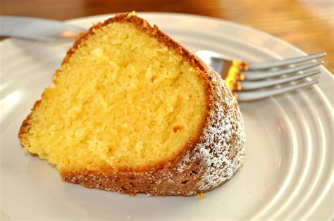 Aug 05, 2019 · 1. Sour Cream Yellow Cake - Recipegreat.com