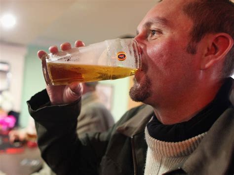 People who have 5 alcoholic drinks a week 'develop fewer heart problems