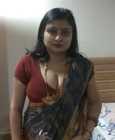 Best Aunty Pictures Real Life Aunty Boobs Clevages Navel