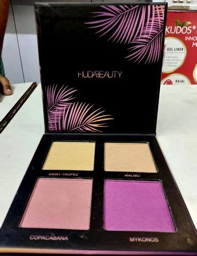 Huda Beauty Summer 3d Highlighter Eyeshadow Palette 4 Shades For