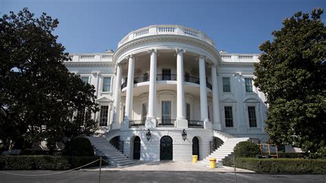 Weitere ideen zu haus, treppe weiß, foyerdesign. Senklöcher verfolgen Trump: Vor dem Weißen Haus öffnet ...