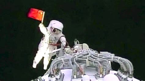 Angkasawan China Buat Spacewalk Di Stesen Angkasa Baharu