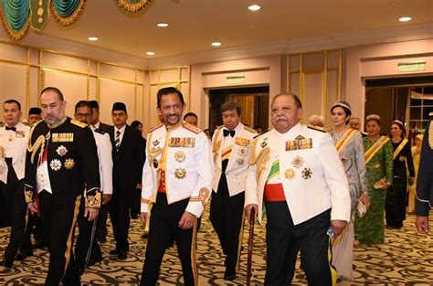 Pada isnin, 24 april 2017 bersamaan 27 rejab 1438h, telah berlangsungnya majlis pertabalan sultan muhammad ke v sebagai yang dipertuan agong malaysia ke 15 di istana negara, kuala lumpur. SULTAN MUHAMMAD V - YANG DIPERTUAN AGONG KE 15