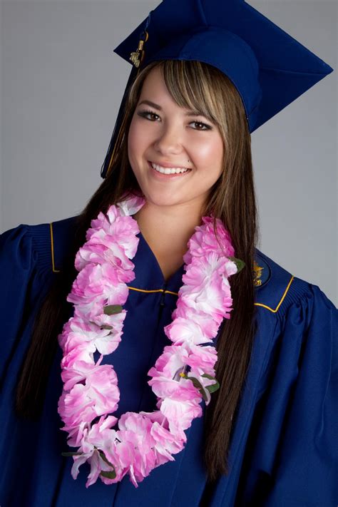 Spicecomments.com has thousands of comments for facebook, twitter and myspace, funny photos, pictures with quotes of friendship, love cards, animated gifs, cute scraps, glitters and images with beautiful messages. 3 Ideas for Graduation Flowers with Flair