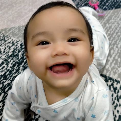 Tangannya segera membuka kaitan bra yang ada di depan, dengan sekali pijitan jari telunjuk dan ibu jari sebelah setelah merasa aku cukup beristirahat sandi mulai menyentuh dan membelaiku lagi. Jangan Rimas Anak Nak Tidur Suka Cari Jari, Telinga ...