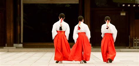 How To Be A Shinto Miko For A Day Shrine Maiden Rental