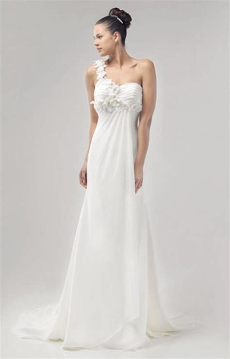 Le nuove collezioni del panorama bridal per la sposa del 2021 propongono un ampio ventaglio di modelli adattabili abiti da sposa semplici per ogni tipologia di funzione. Abito da sposa comune