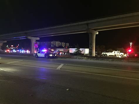 Tractor trailer crash closes SB I-35 in Austin for hours | kvue.com