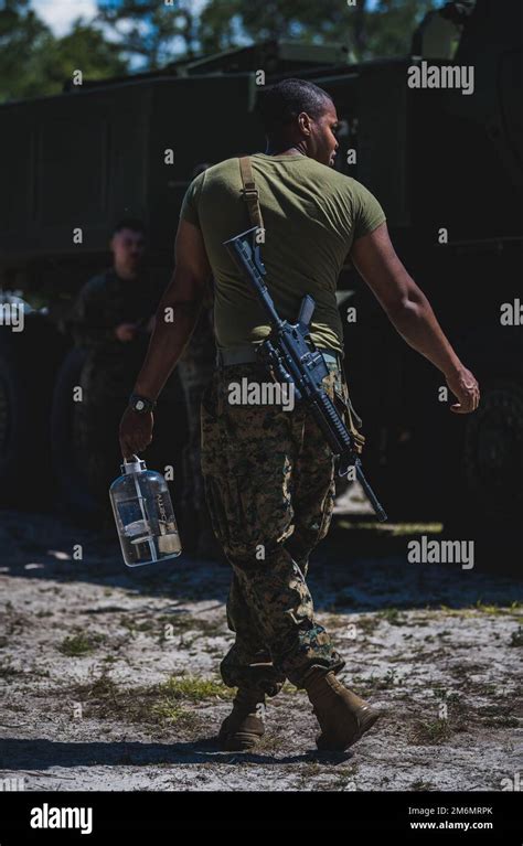 A Us Marine Corps Crewman With Kilo Battery 2nd Battalion 14th