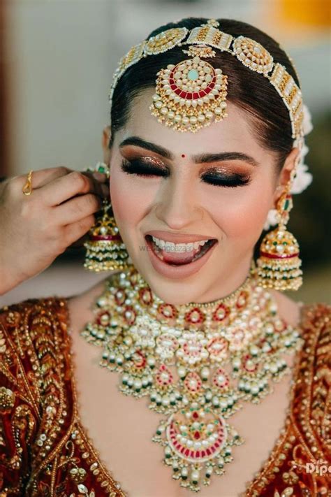 25 bride getting ready photos poses latest bridal makeup bridal indian bridal fashion