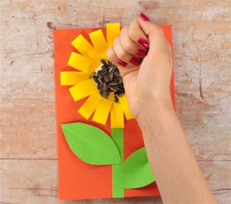Paper Loops Sunflower Craft With Seeds Sunflower Crafts Flower
