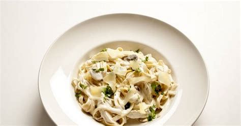 Here are the ingredients for the alfredo sauce i used to use (and we bought the more expensive bertolii brand stuff, too!): 10 Best Alfredo Sauce with Cream Cheese and Sour Cream Recipes | Yummly