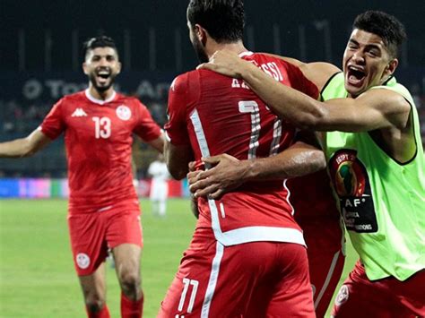 جرت المباراة الأولى في 1 يونيو 1957 في مباراة ودية بين تونس وفريق جبهة التحرير الوطني ممثل الجزائر الرسمي عندما كانت مستعمرة فرنسية. مواعيد مباريات اليوم الأحد 14 - 7 - 2019.. تونس والسنغال - عين