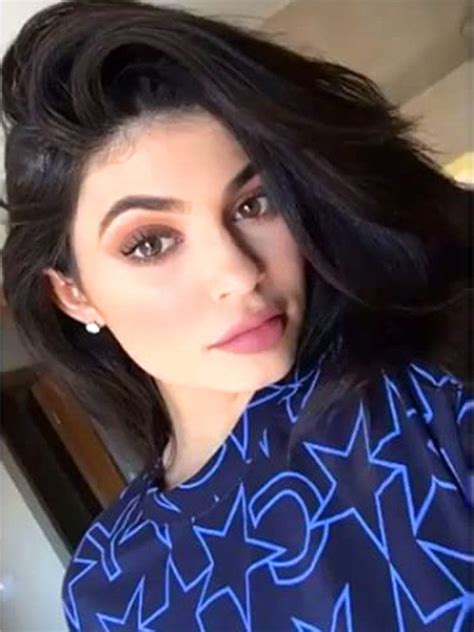 Kylie Jenners Makeup Routine Exactly How She Does It In 22 Steps