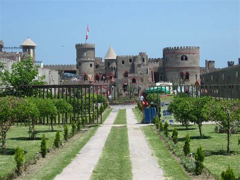 Castillo fue un pintor impresionista de amplio dominio técnico. Ingreso al Castillo de Chancay (Perú) | Flickr - Photo ...