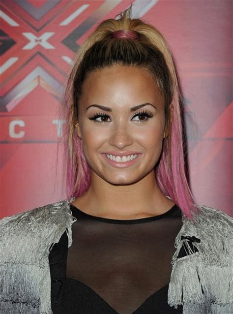 Demi lovato pink blond hair Demi Lovato Tries Pink Tip Trend and Dyes Her Hair Pink ...