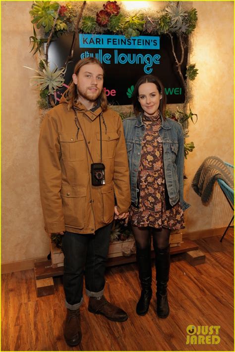 Jena Malone And Boyfriend Ethan Delorenzo Bring Baby Bump To Sundance