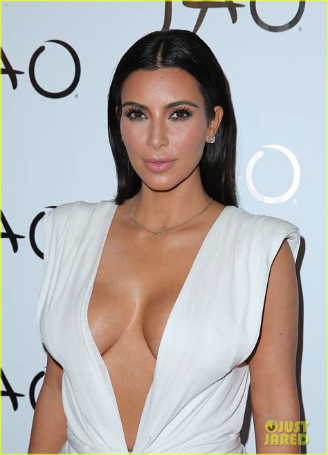 Kim Kardashian Shows Sexy Clevage At Las Vegas Birthday Party Photo
