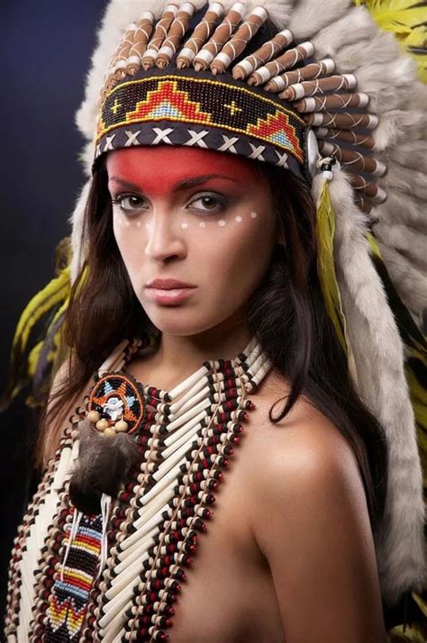 Pin By Navarro On Ideias De Tatuagens Native American Girls Native