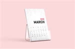 Free Desk Calendar With Stand Mockup Psd
