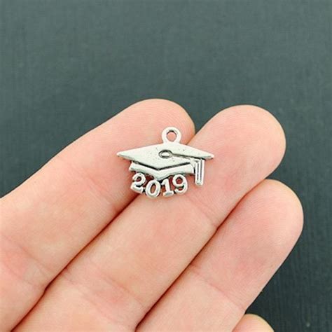 Take A Look At These Fabulous 2019 Graduation Cap Charms You Will