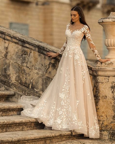 Lace Wedding Dresses 36 Looks Expert Tips