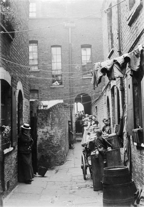 Alleyway In Spitalfields Victorian Street Old Photos Victorian London