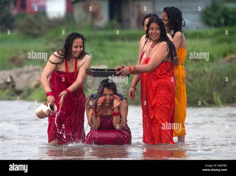 190903 Kathmandu Sept 3 2019 Xinhua Women Take A Ritual Bath In The Bagmati River