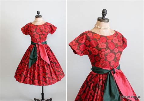 Vintage 1950s Dress 50s 60s Red Floral Full Skirt Cotton Dress 128