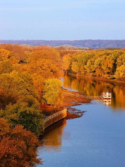 30 Great Midwest Fall Color Getaways Illinois River Starved Rock