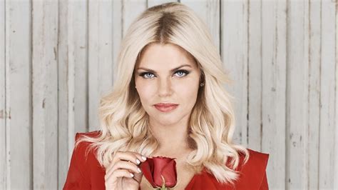 Sophie Monk Gives Her Bachelorette Rose Away In Tropical Paradise Au