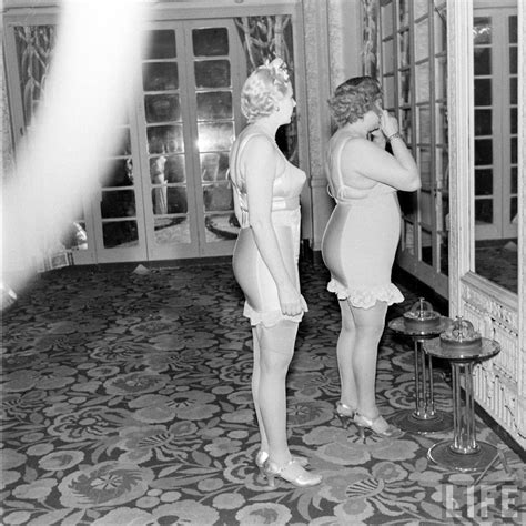 Candid Behind The Scenes Photos From A Lingerie Show In The 1940s