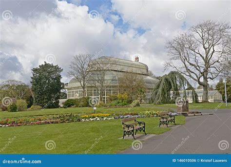 Park And Greenhouses In Dublin Botanic Gardens In Spring Stock Photo