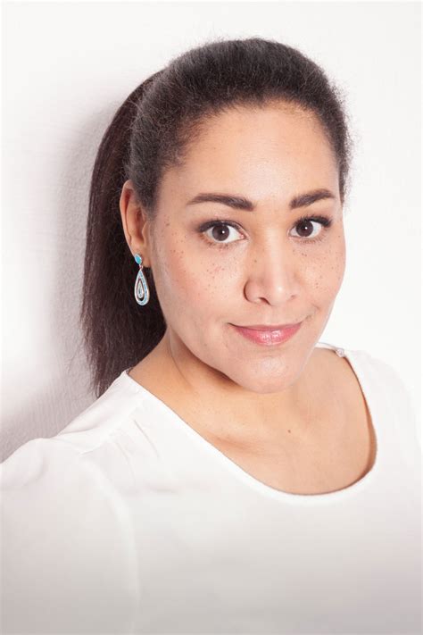 Haus düsseldorf ab 295.000 €, 2 häuser mit reduzierten preis! Gospel-Konzert mit der Sängerin Njeri Weth im Maxhaus ...