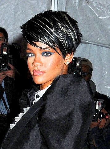 For short hair, try caramel brunette highlights to get a glamorous look and look like a diva. Short black hair with blonde highlights | Beauty ...