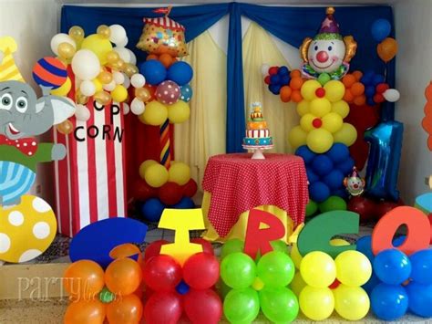 Create an instant circus theme with our clown balloon bouquets themed balloon bouquets are perfect for tables and for generally theming a party room. Circus | Balloon decor!!! | Pinterest