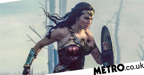 wonder woman 1984 gal gadot reveals why her shield is gone metro news