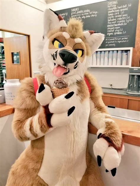 Pin By Tyberus On Fursuits Fursuit Furry Fursuit Paws Yiff Furry