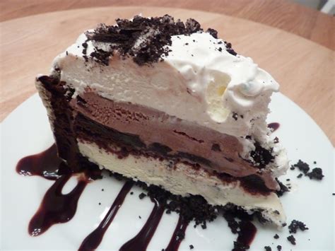 It's easiest if you make your cake and ice cream layer ahead of time (the day before) and keep them frozen until you need them. Kimmy's Kitchen: Layered Brownie Ice Cream Cake