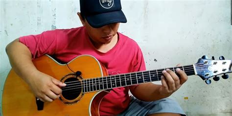 Nonton online berita dan info lagu luar negeri terupdate hanya di vidio. Alip Ba Ta Cover Lagu Lingsir Wengi, Bikin Para YouTuber ...