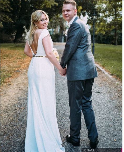 Der wal ist in den shop gezogen als personalisiertes babyposter in din dein internetauftritt: Hochzeit Auf Den Ersten Blick Annika Instagram : Hochzeit ...
