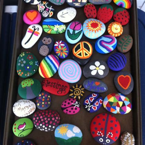 Rock painting or rock art is a trend that has picked up popularity in recent years. Awesome and Easy Rock Painting Ideas for Family Fun