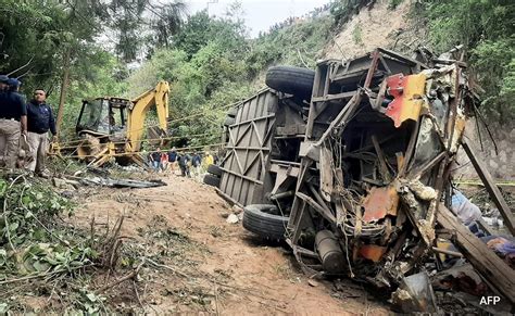 27 Killed 17 Injured In Passenger Bus Accident In Mexico Cops
