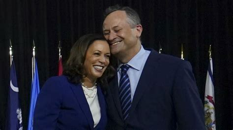 Haz tu selección entre imágenes premium sobre douglas emhoff de la más alta calidad. Kamala Harris and Douglas Emhoff Celebrate 6 Years of ...