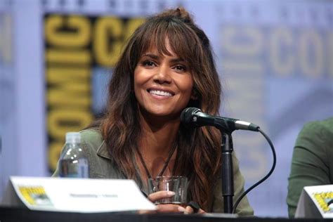 Halle Berry Shuts Down A Shrimp That Tried To Shame Her For Posting A Nude Photo Blavity News