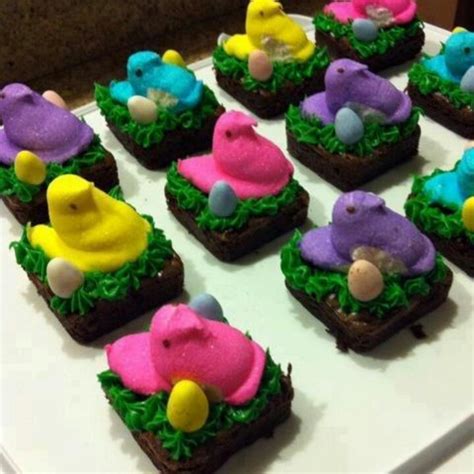 Although they are great on their own, adding a few decorative touches can make your brownies even more appetizing. Decorating idea for brownies | Easter ⊱╮ | Pinterest | Peeps, Decorating ideas and Brownies