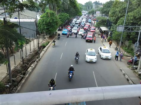 Kemacetan, pemkot bogor melarang pejalan kaki menyeberang jalan di sembarang tempat. Ini Teori Saya tentang Penyebab Kemacetan Jakarta ...