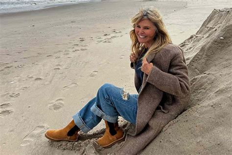 Christie Brinkley Shows Off Her Gray Hair My Son Thinks It Looks Cool Trendradars