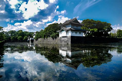 Explore hidden gems even many locals don't know. Wachhaus Kaiserpalast Tokio