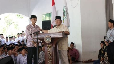 Beri Kuis Berhadiah Jam Tangan Di Ponpes Tremas Pacitan Prabowo